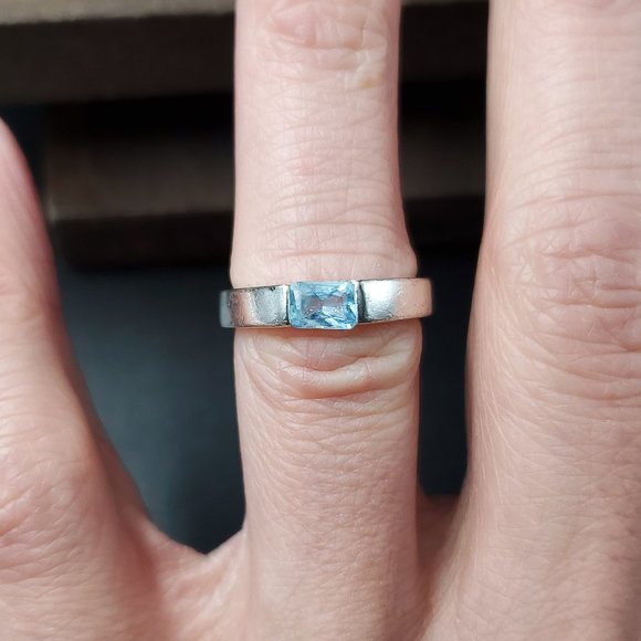 Jewelry - Size 6 Sterling Silver Blue Glass Gemstone Rustic Band Ring